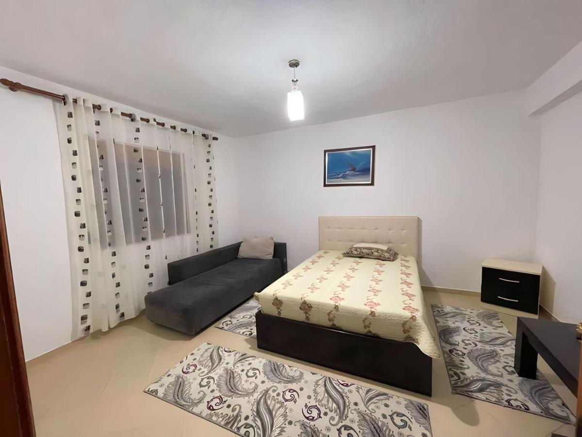 Guri Guest House Pogradec Bagian luar foto