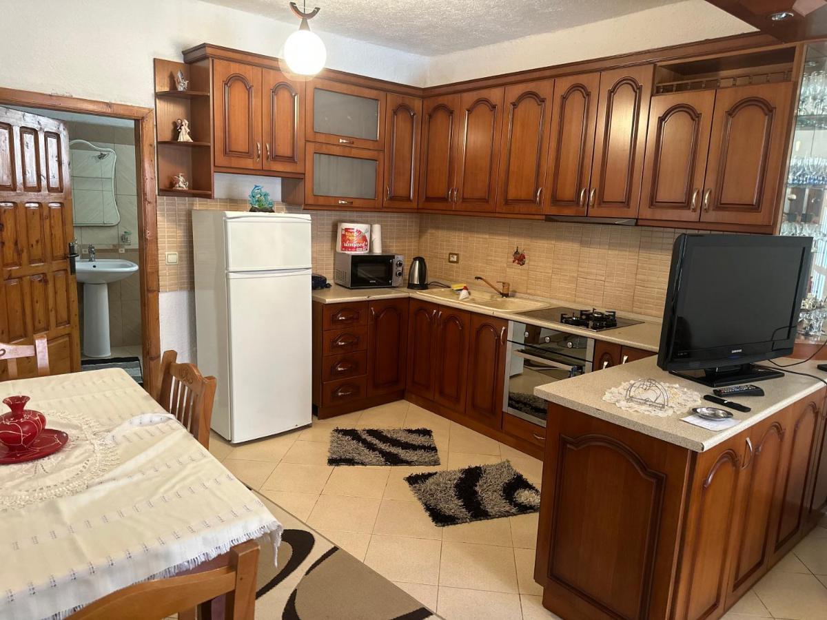 Guri Guest House Pogradec Bagian luar foto