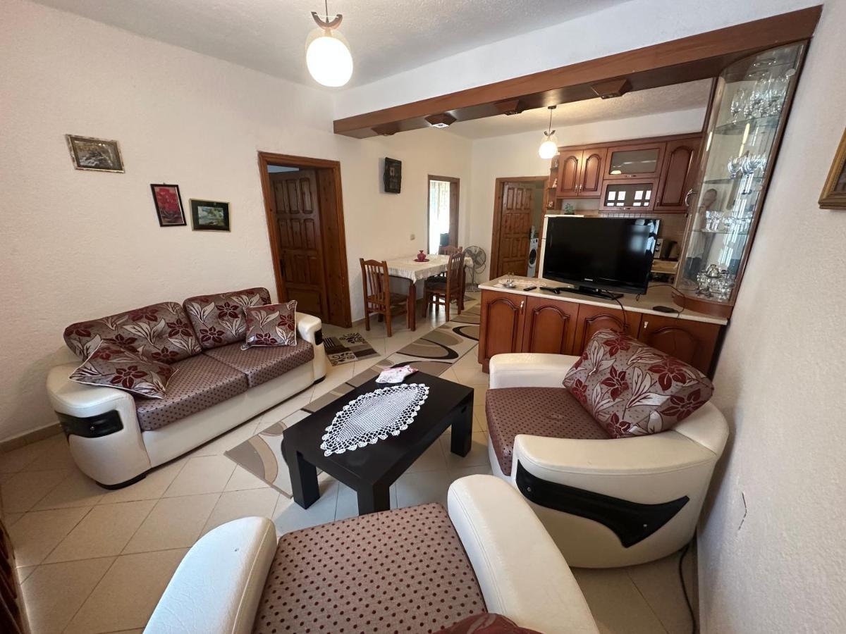 Guri Guest House Pogradec Bagian luar foto